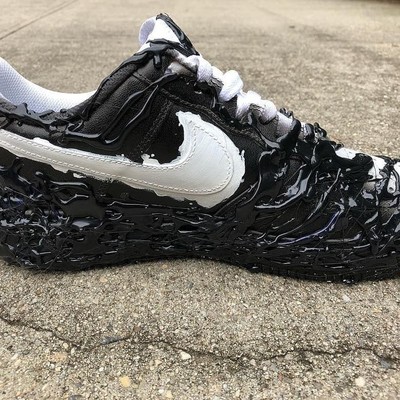 真硬核定制，被「毒液」侵蝕的 Nike 小白鞋太逼真了！